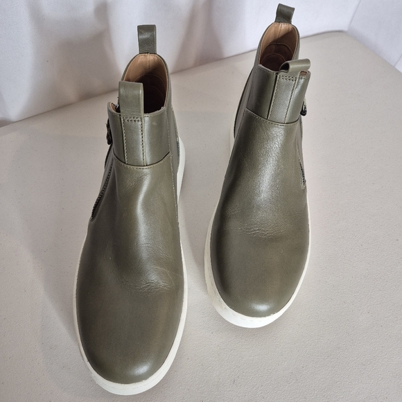 Vionic Brinkely Ankle Bootie - Size 8 - Picture 8 of 16